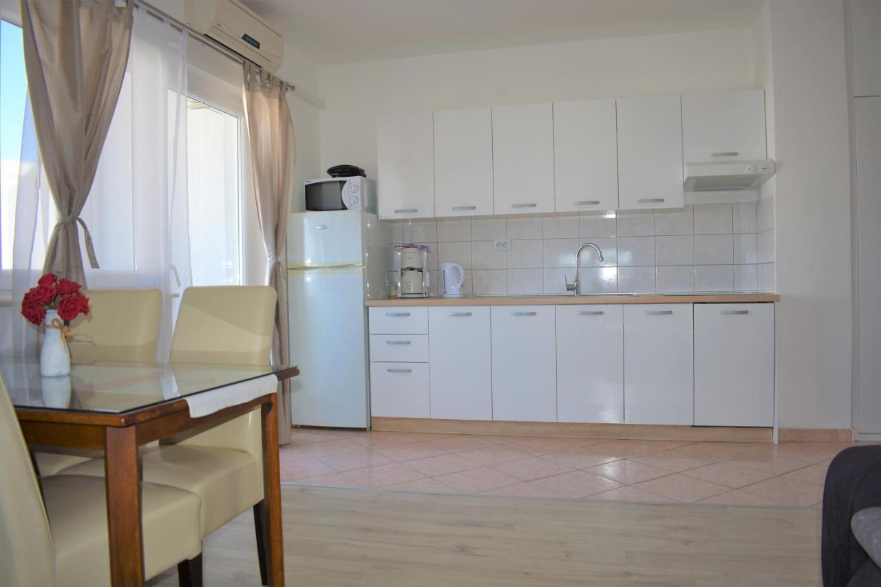 Apartments Janja Murter Bagian luar foto